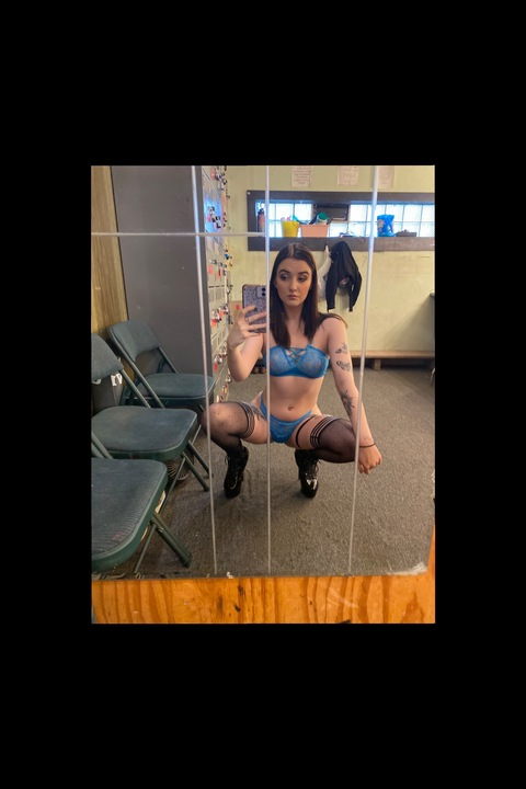 RILEY 3.9%🌏🥺Sugar daddy needed ASAP @freakypetite cover picture