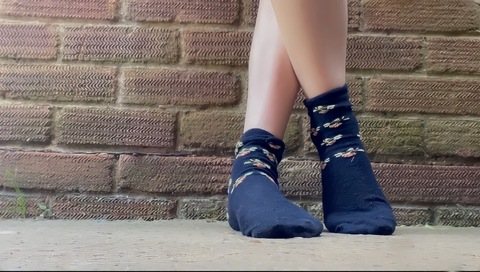 Leah @goddess_feetandsocks cover picture