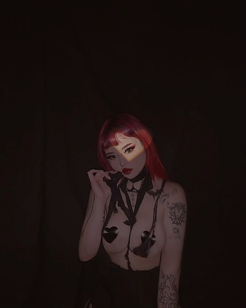 gothbunbun @gothbunniie cover picture
