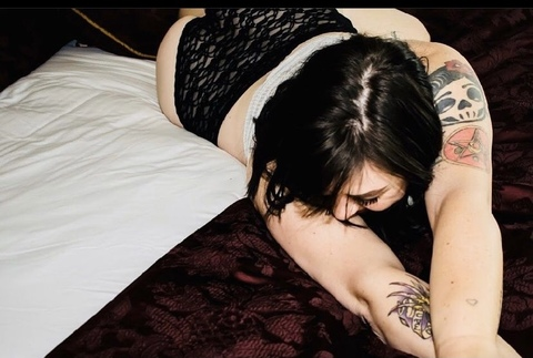 Hannah @hannah_wri cover picture