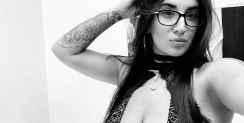 Alexis Klonis @honey04 cover picture