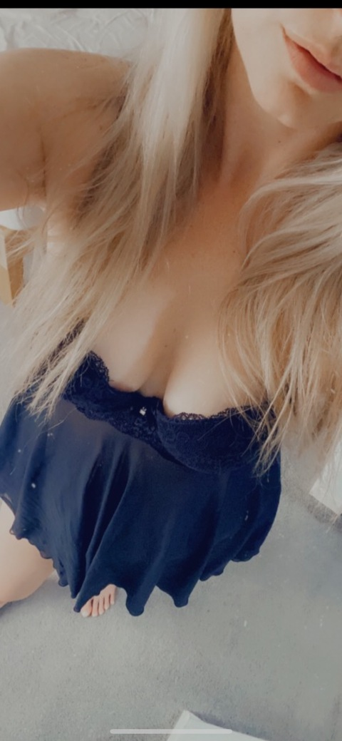 Hotwife @hot_wife_fans cover picture