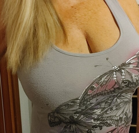 Hotwife806 @hotwife806 cover picture