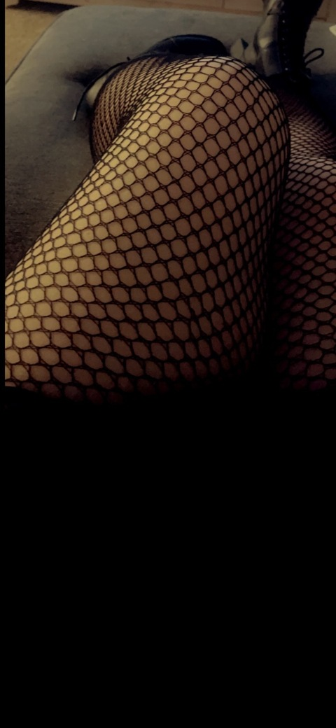 Peaches @iamsweetaspeaches cover picture