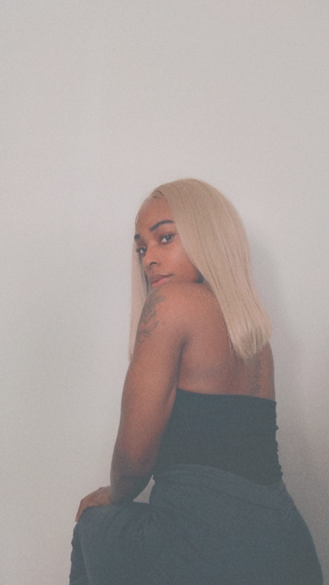 Tori @iamtoriw cover picture