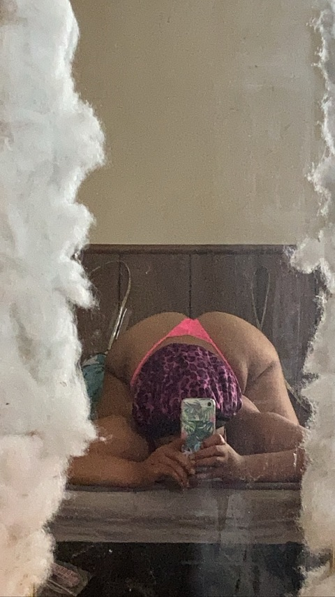 PrettyBitchShit @ilookgoodbaby cover picture