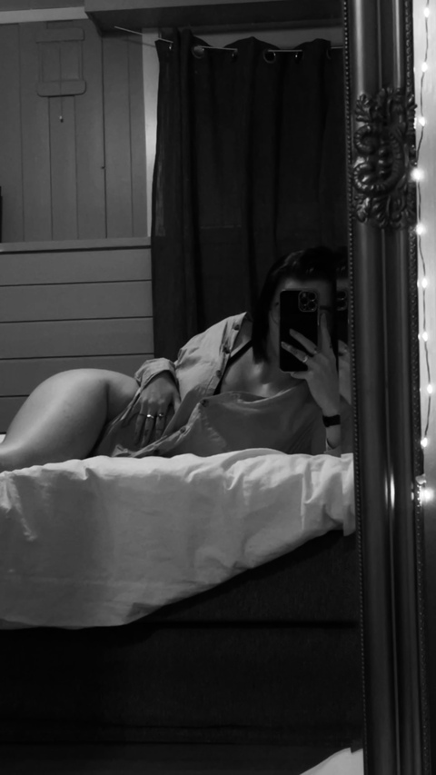 Ingrid @ingridro99 cover picture
