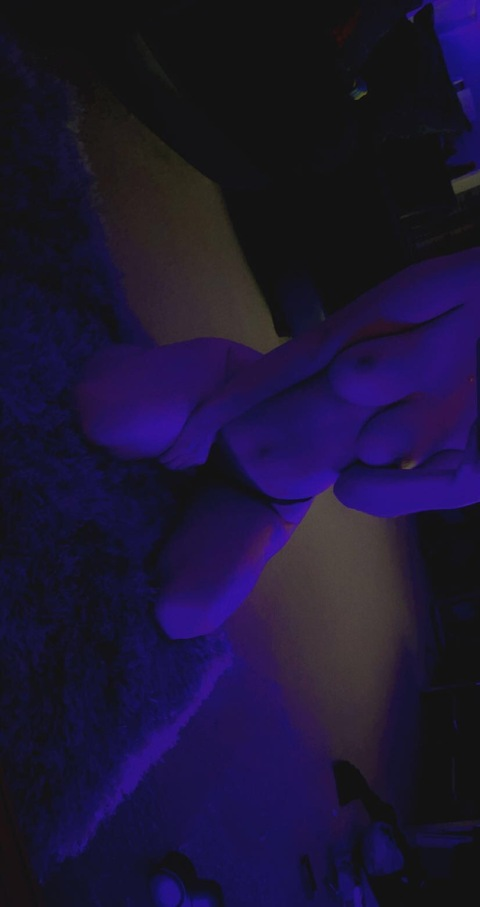 Isabella @isabellaspleasures cover picture
