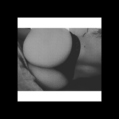 JBeth @jbethox cover picture