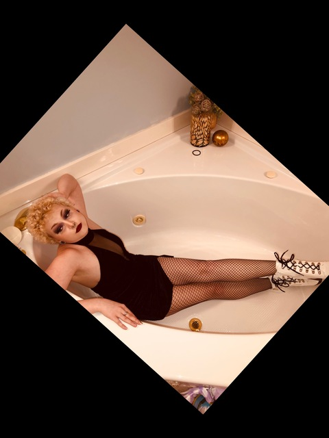 J💖 @jthemilf cover picture