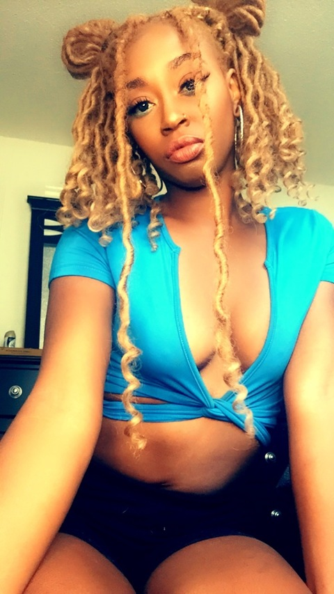 Karma @karmakanarybaby cover picture
