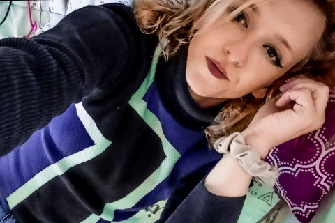 Kat Bennington @katbennington cover picture