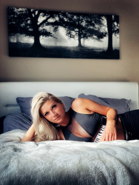 Katie Moore @katiemoore1 cover picture