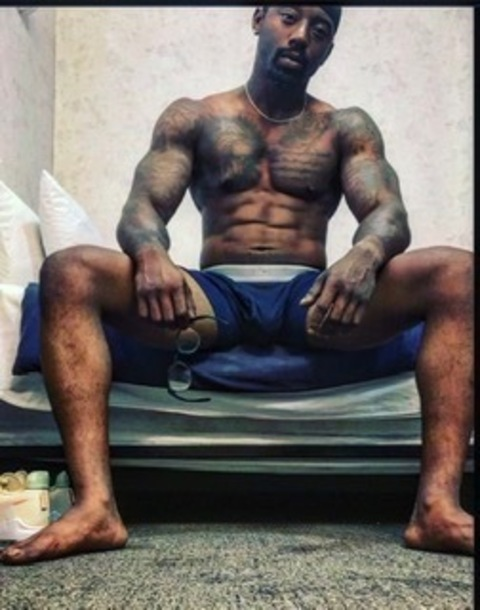 Sex symbol @kingc224 cover picture