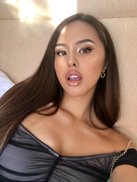 Goddess Kiki @kneelforkiki cover picture