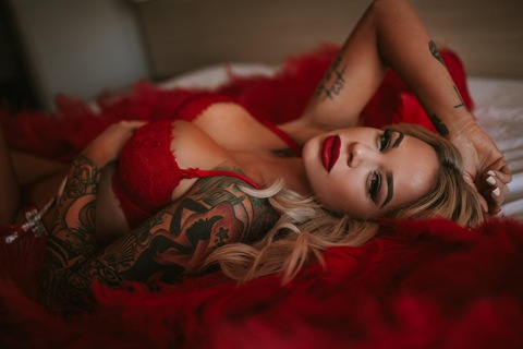 Kristi Leigh @kristileigh cover picture