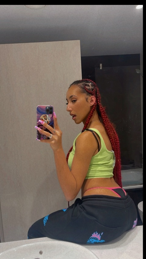 Laureeta @labbydelbarrio cover picture