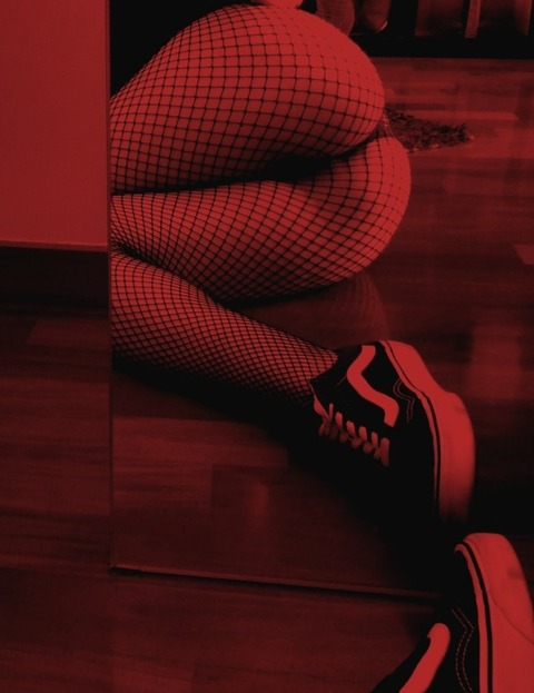 Laylah Santez @laylah_santez cover picture