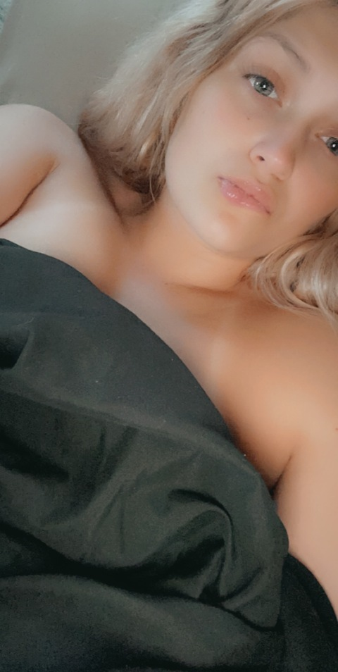 Leah Marie @leahmarie26 cover picture