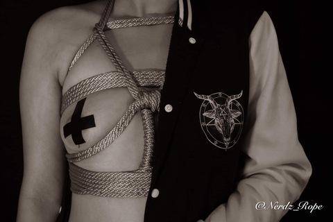 Lexi Castro @lexicastro cover picture