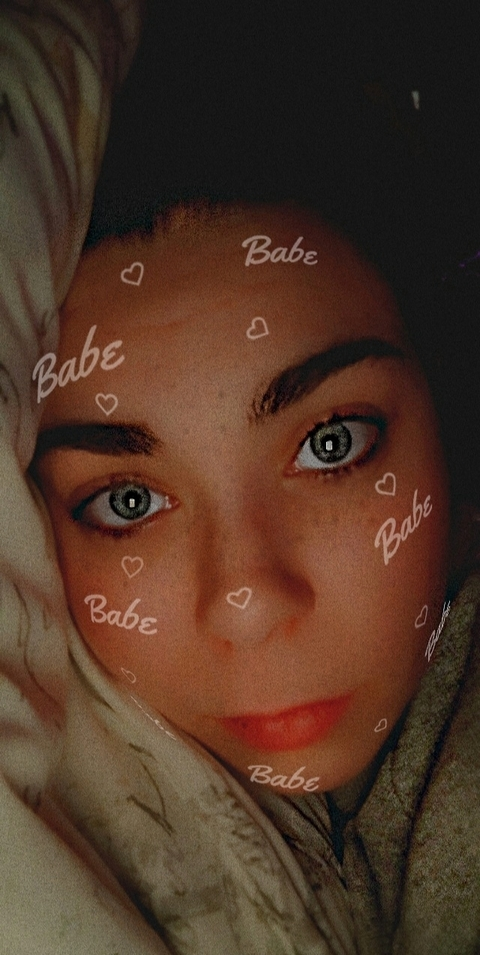 Amanda Burke @lilmandib cover picture