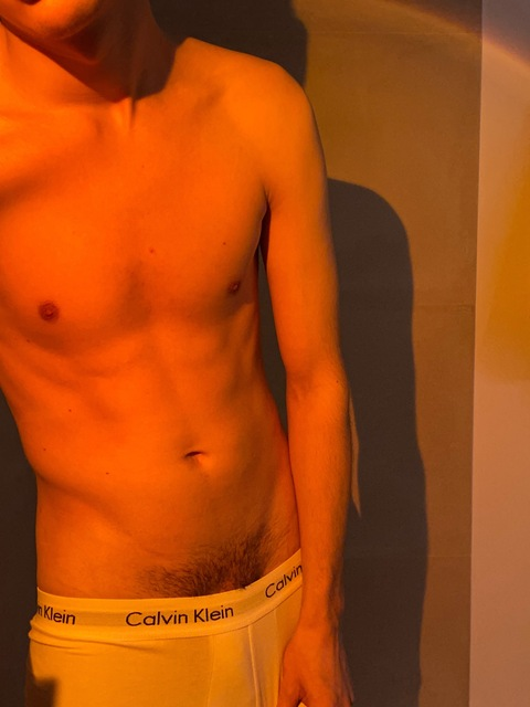 Linus @linustwinkx cover picture