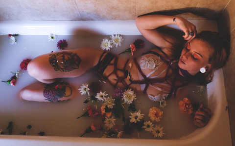 Hazel Ray @littlefootinrope cover picture