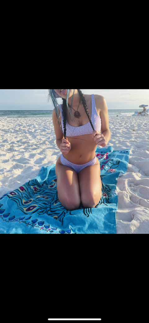 livi @liviluvs cover picture