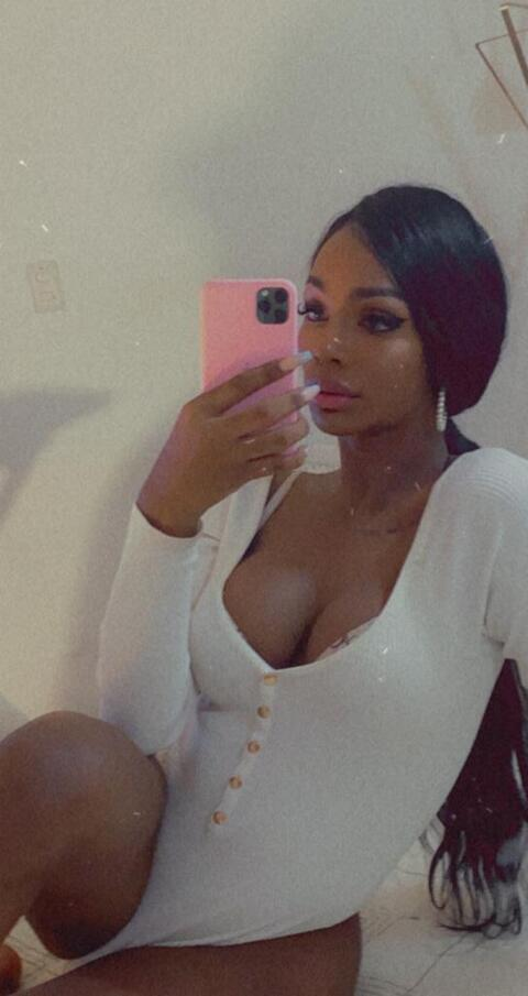 Liz Samantha @liz_lizsamtha cover picture