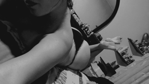 Liz @lizyval cover picture