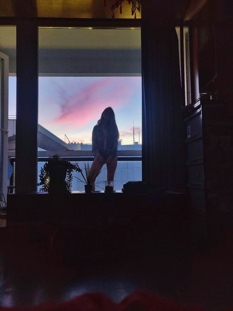 Lola @lolancls cover picture