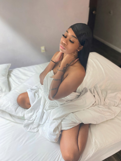 Tazzy k. @lyra.kaii cover picture