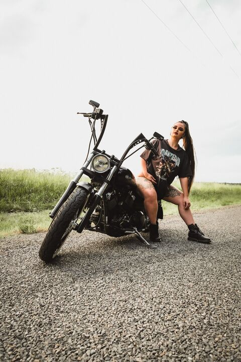 Mackenzie @madamekenzi cover picture