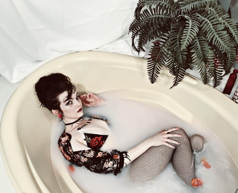 SPOOKY @maehon cover picture