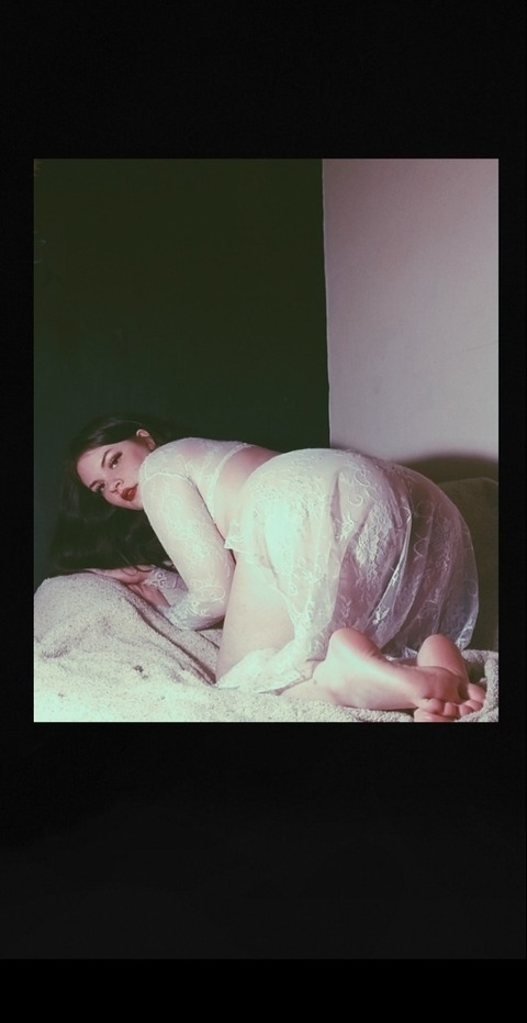 Queenie @majestyqueenie cover picture
