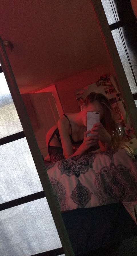Marie 💋 @marieeee.bbygirl cover picture