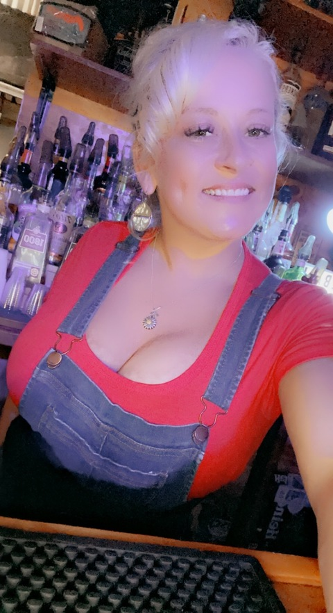 Melissa @mbuie2.5 cover picture