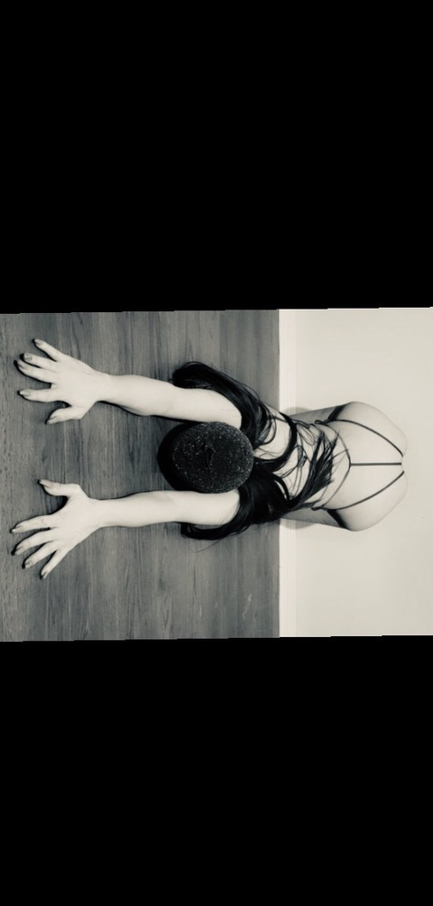 MEGAN MARLO @meganmarlo cover picture