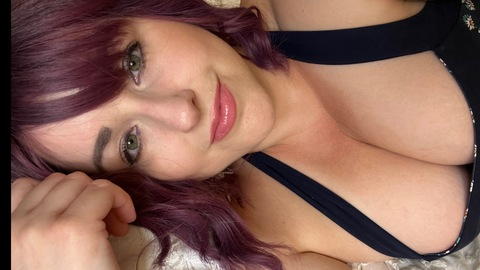 Daisy @meowingdaisies cover picture