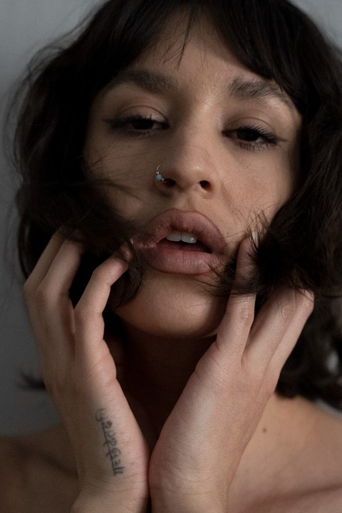 mila gold @milagolden cover picture