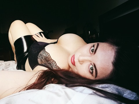 MissRed @miss_redx cover picture
