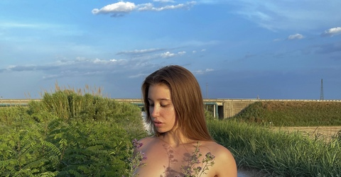 GiuliaMoon @moonchild_777 cover picture