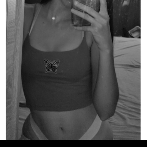 nikki @mrs_nikki cover picture