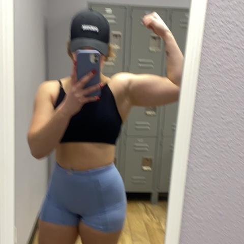 Maya Trautsch @musclemommy cover picture