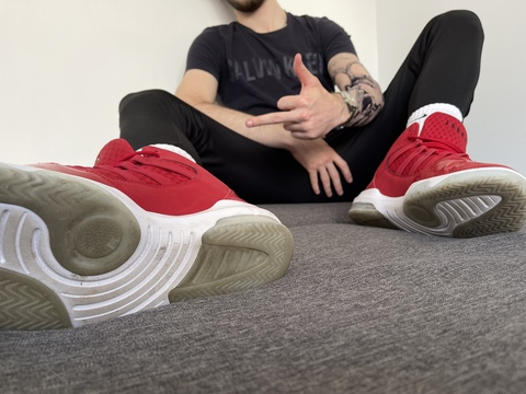 NaughtySneakersFREE @naughtysneakersfree cover picture