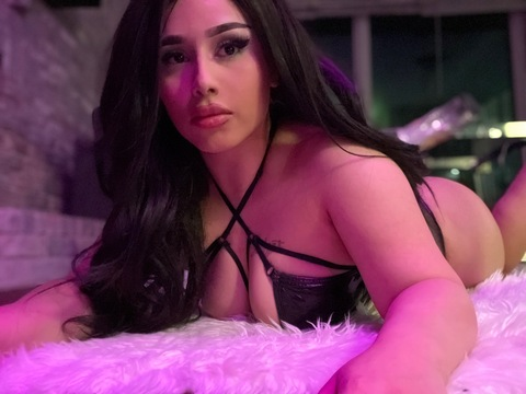 Nikki @nikkiluxx cover picture