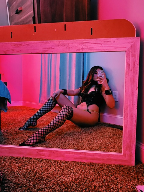 Noelle @ohnoelle38 cover picture