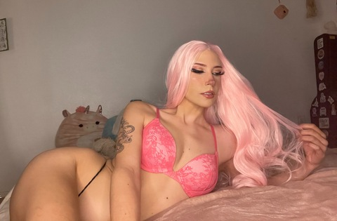 Olivia @oliviathealien cover picture