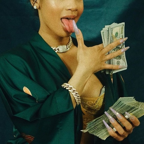 Onna🥂🖤 @onnaariel cover picture