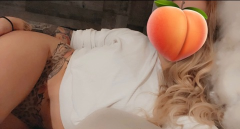 Peaches @peachy_dreams1111 cover picture